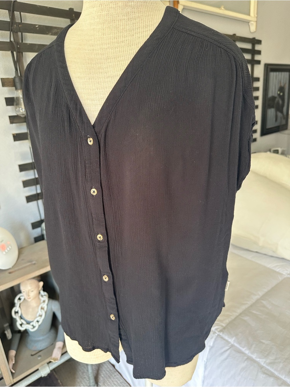 Orvis Black Button-Front V-Neck Top size medium - Picture 3 of 13